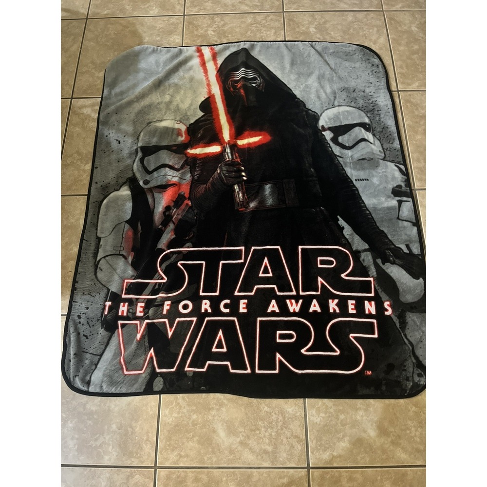 Star Wars: The Force Awakens plush fleece throw blanket 46" X 58" approx